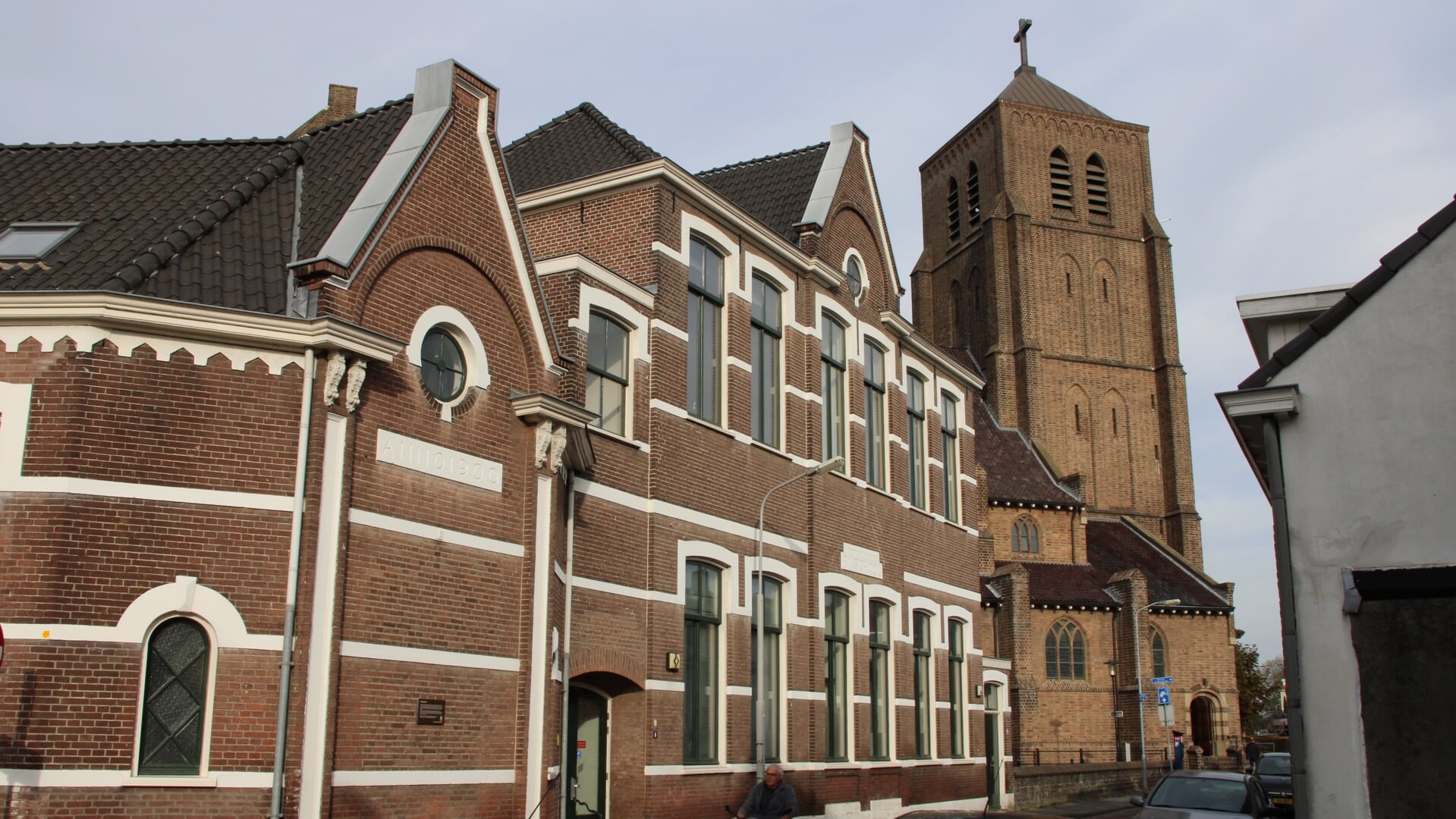 • Het Tielse college ziet opnieuw af van aankoop van de voormalige Catharinaschool aan de Binnenmolenstraat.