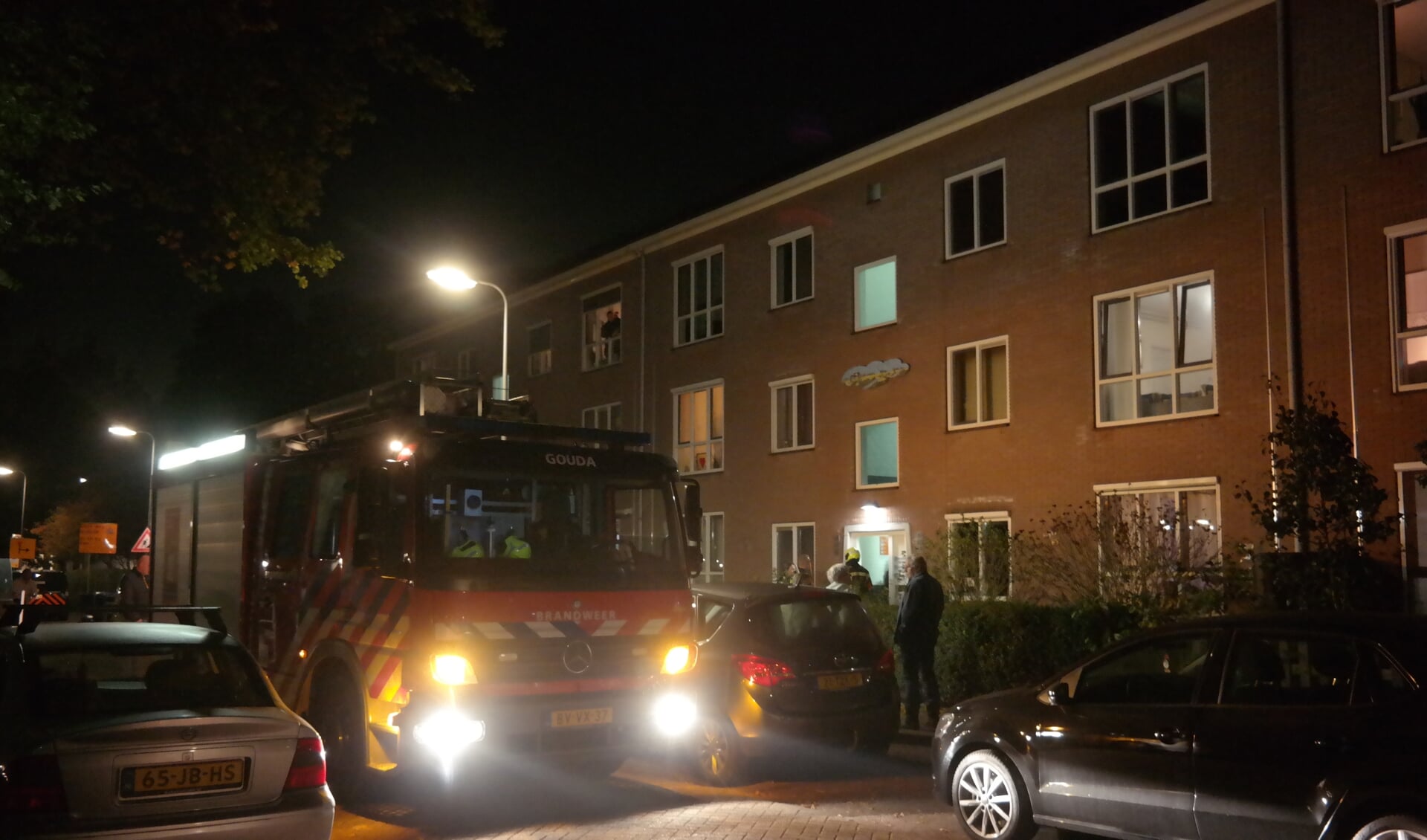 Er was vanavond een brand in een woning op de tweede etage van een flat aan de Burgemeester Gaarlandtsingel in Gouda.