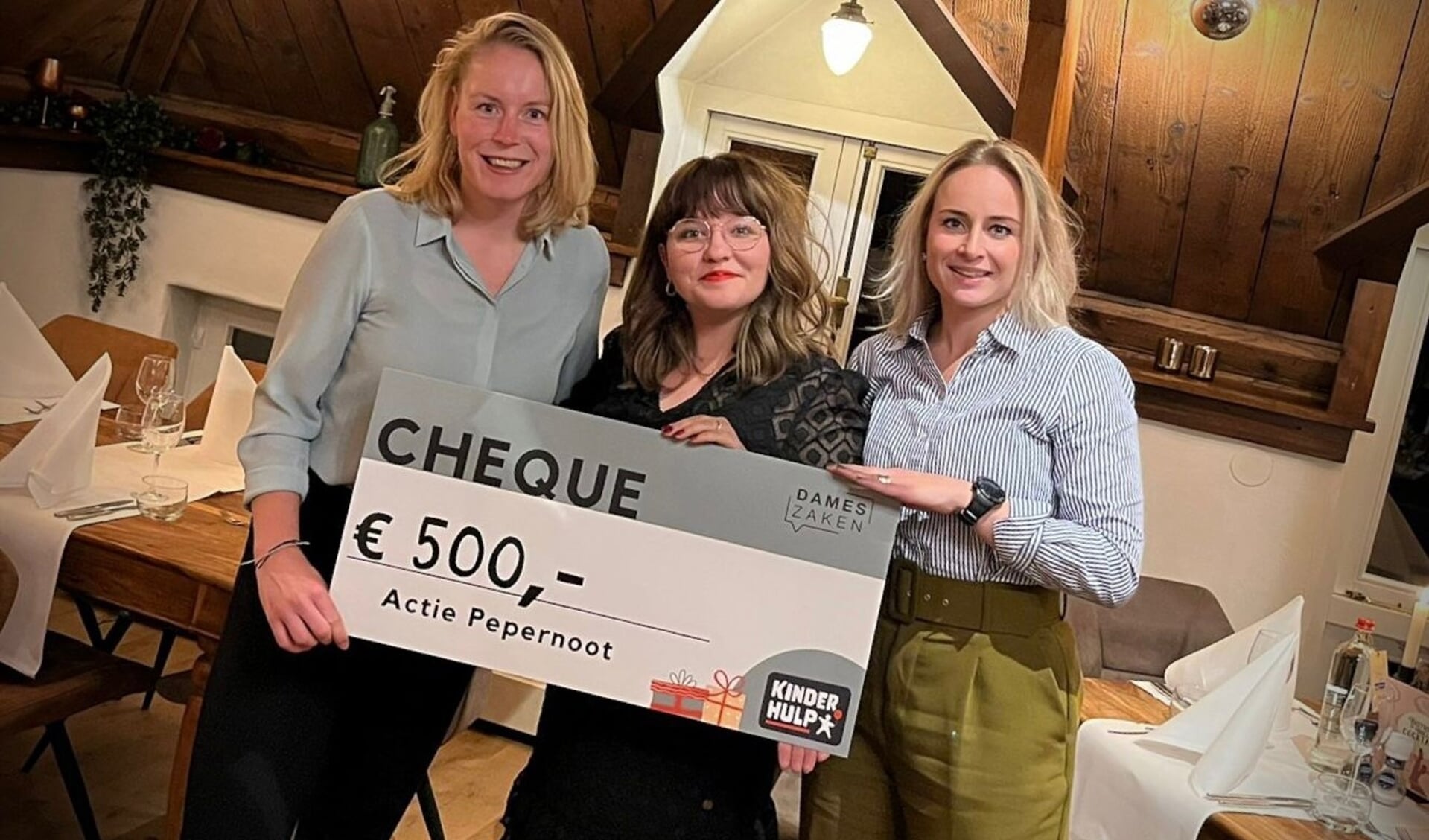 • De dames van Dameszaken zamelden 500 euro in voor Actie Pepernoot.
