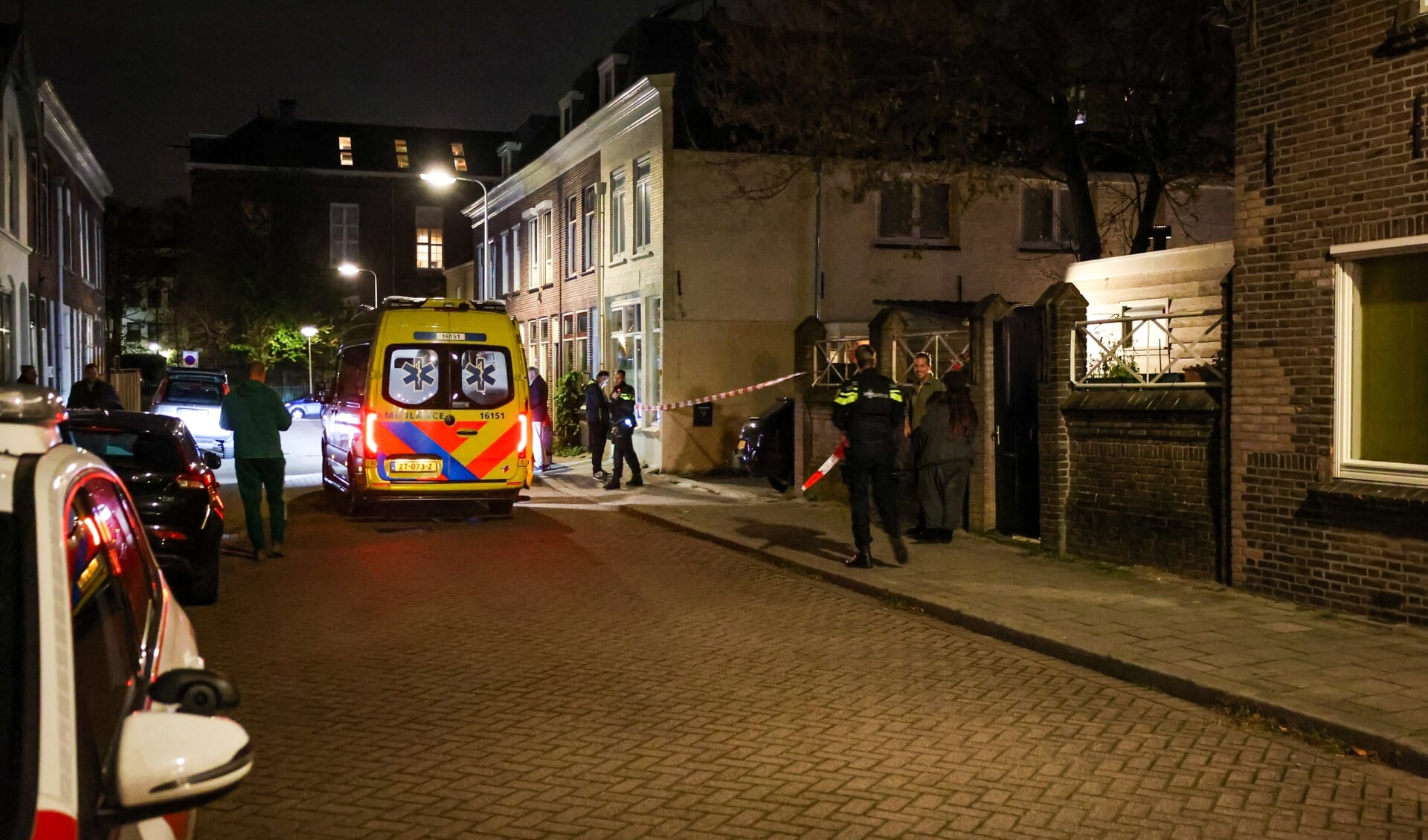 Aan de Adriaan Vlackstraat vond gisteravond rond 23.00 een inbraak met geweld plaats. Eén persoon raakte daarbij gewond aan het hoofd. 