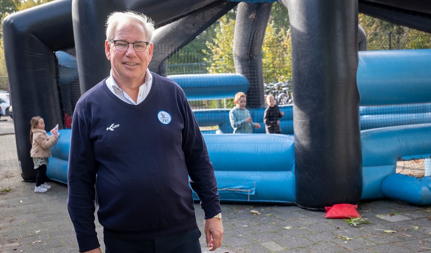 • Dick Vlasblom is nog een paar weken voorzitter van SVS, maar blijft als vrijwilliger verbonden aan de jubilerende voetbalclub.