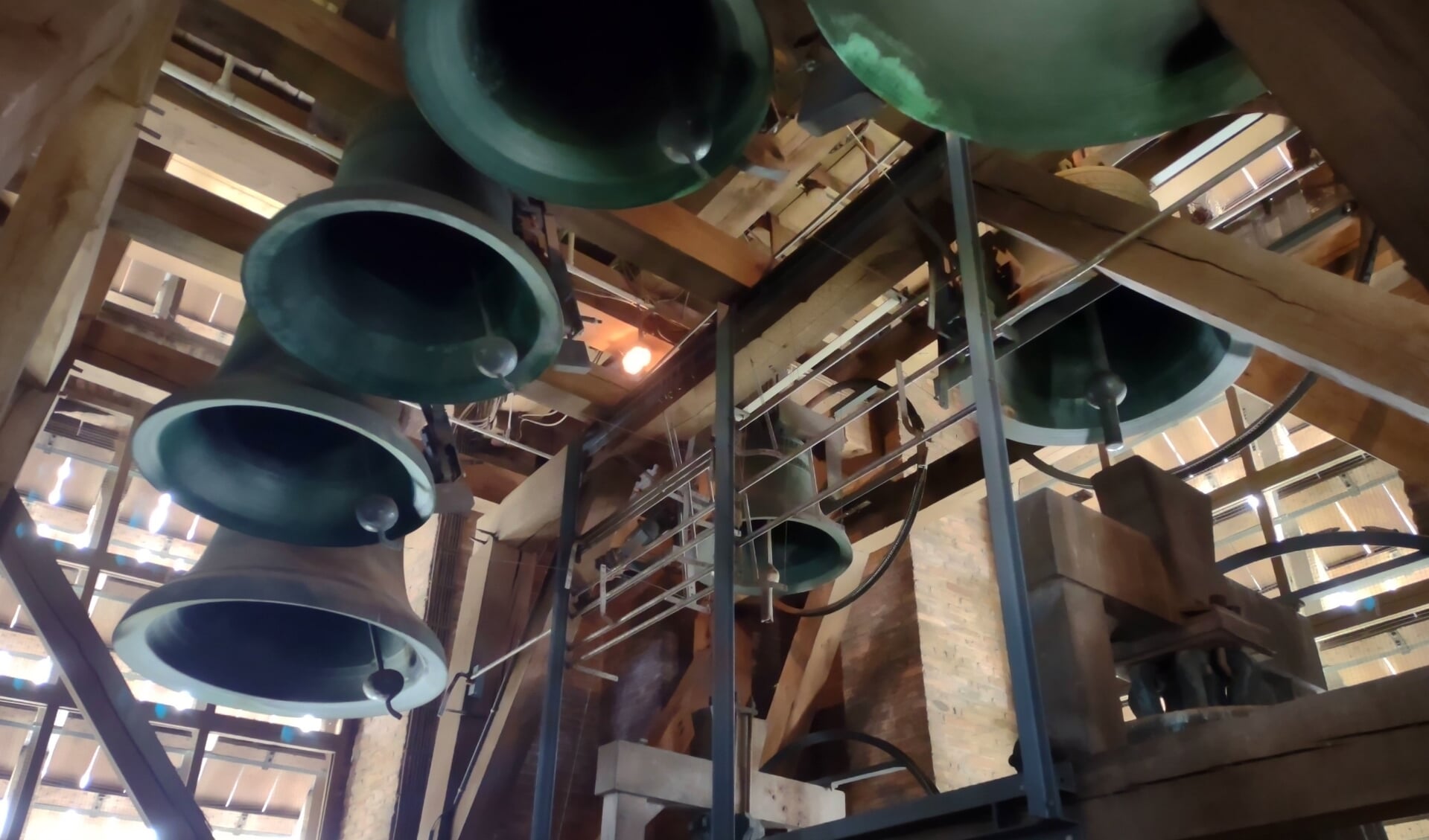 • In december zijn er twee extra bespelingen op het Tielse carillon.