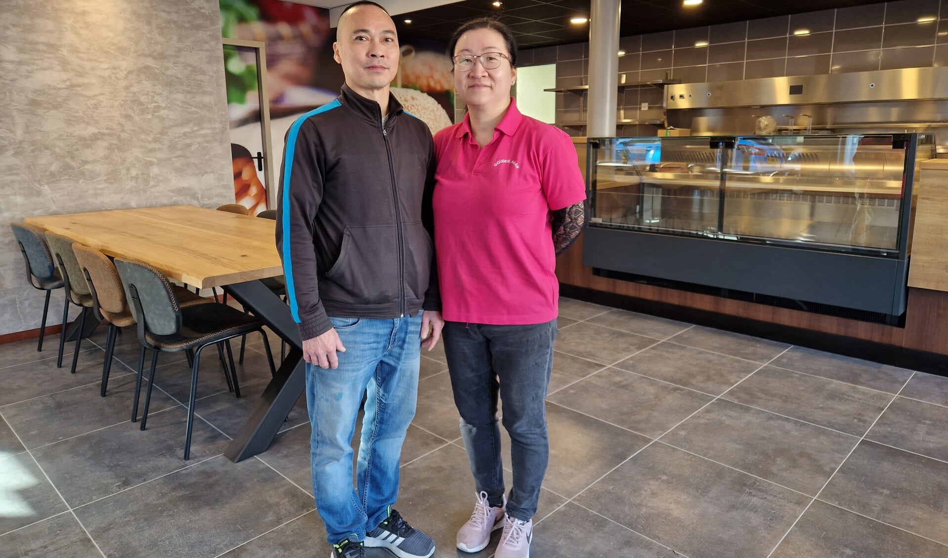• Minh Huynh (links) en Fang Wen: trots op hun nieuwe zaak.