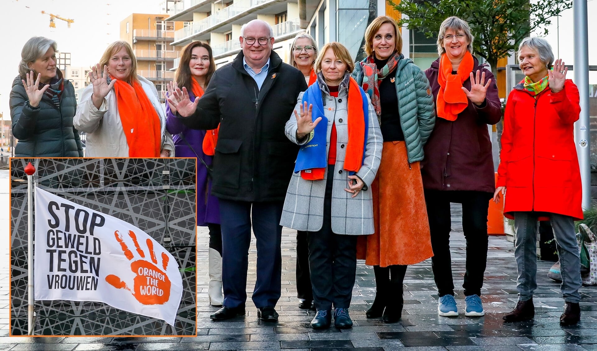 Burgemeester Frans Backhuijs en wethouders Ellie Eggengoor en Marieke Schouten hesen samen met Resie Meisters de Orange the World vlag.