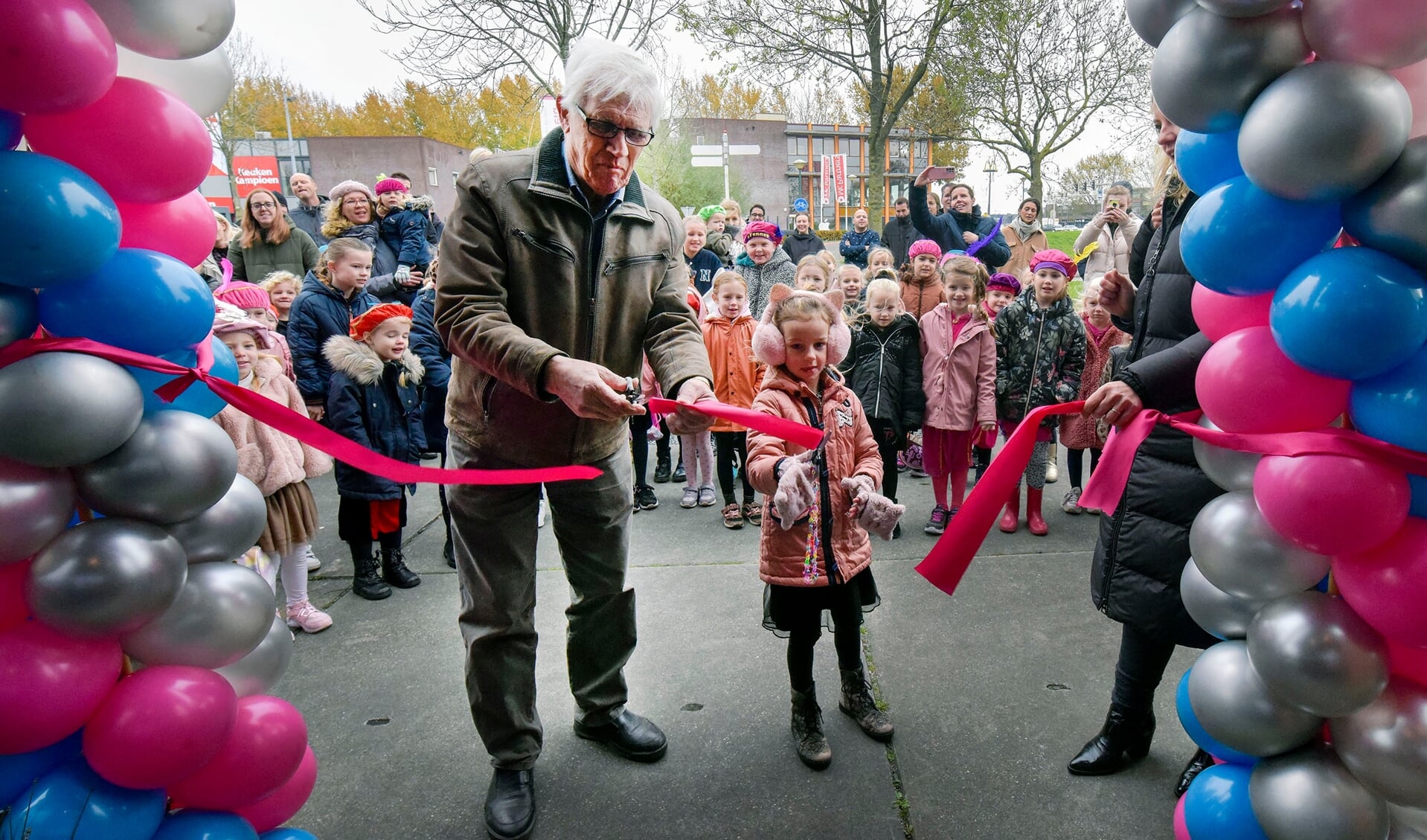 • Cees Oudshoorn en Joy Groenendijk openden zaterdag de nieuwe locatie van Dance Academy Woerden. 