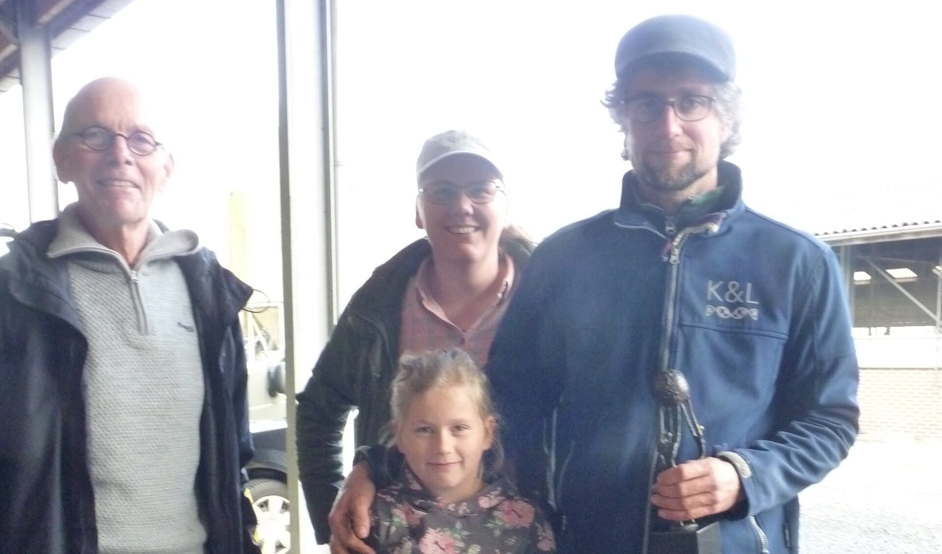 • Mattias en Coriene Verhoef, hun dochter Mieke en Jos Karssemeijer van de WAV.