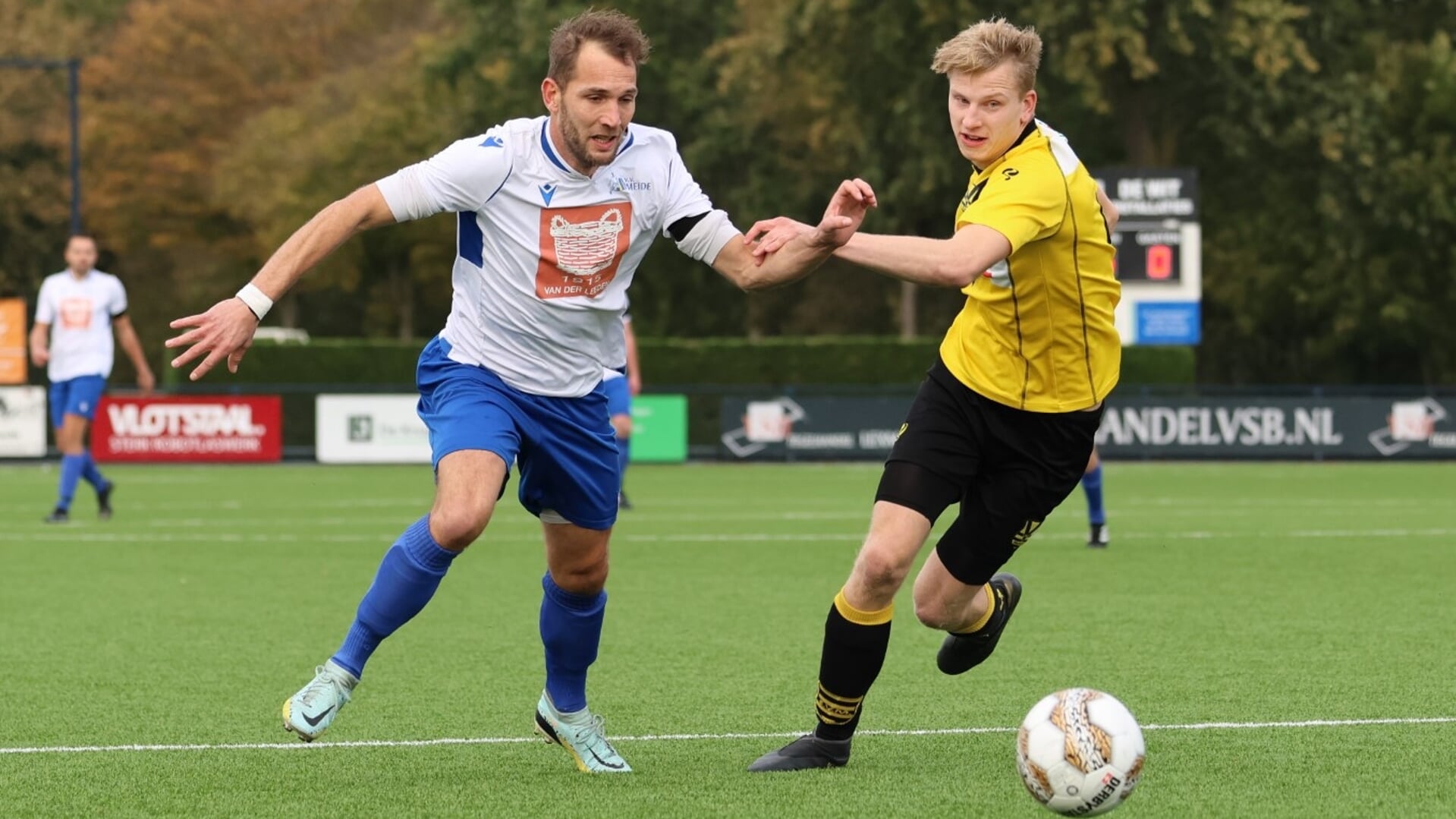 • Ameide - SV Meerkerk (1-3).