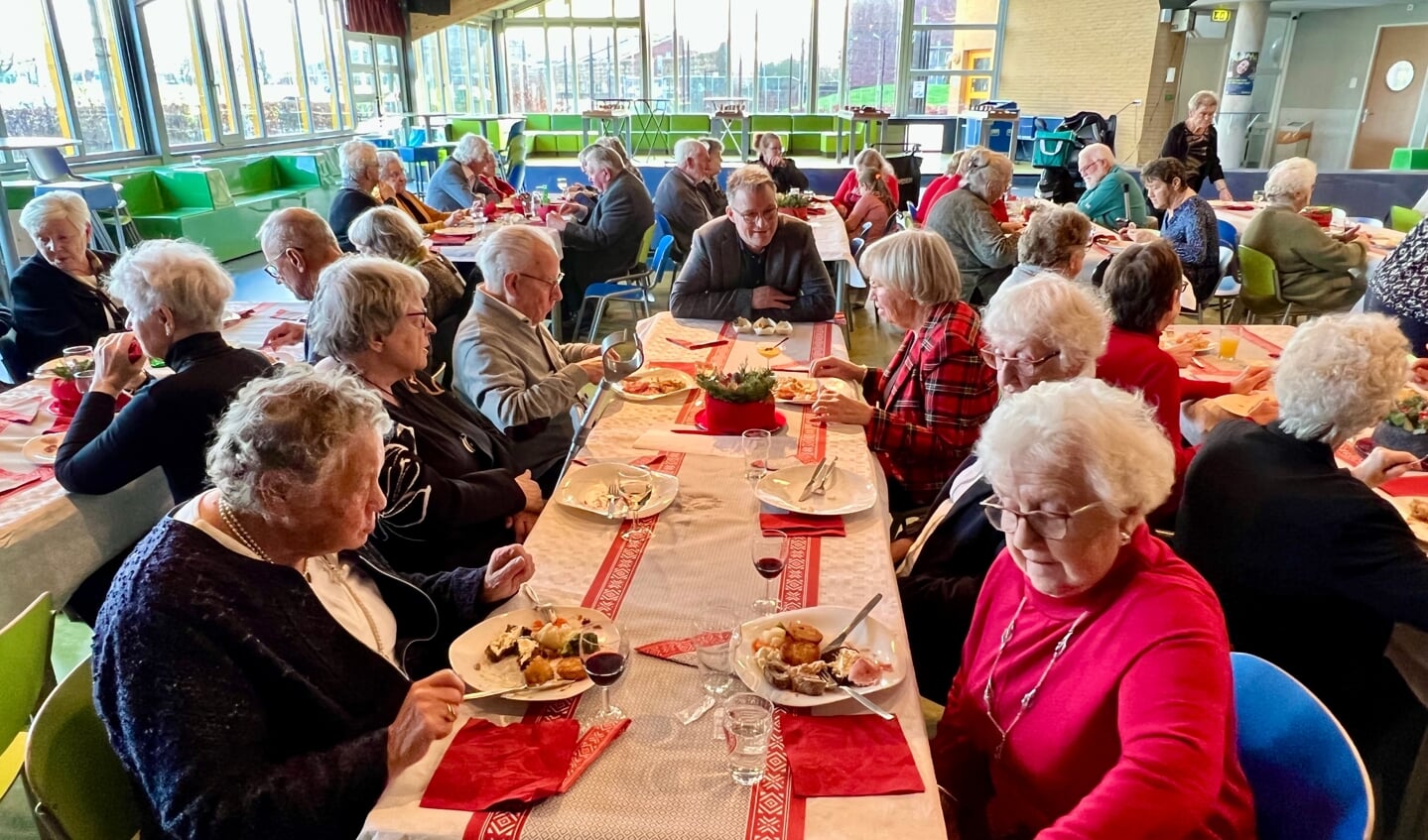Bezoekers van de Kerst Inn genieten volop.