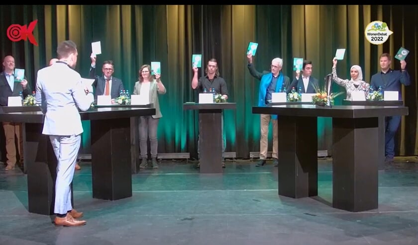 <p>• Stemmen tijdens het Woondebat.</p>