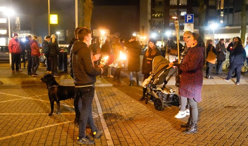 <p>Op de Middenmolenlaan werd woensdagavond gedemonstreerd tegen de QR-code.</p>