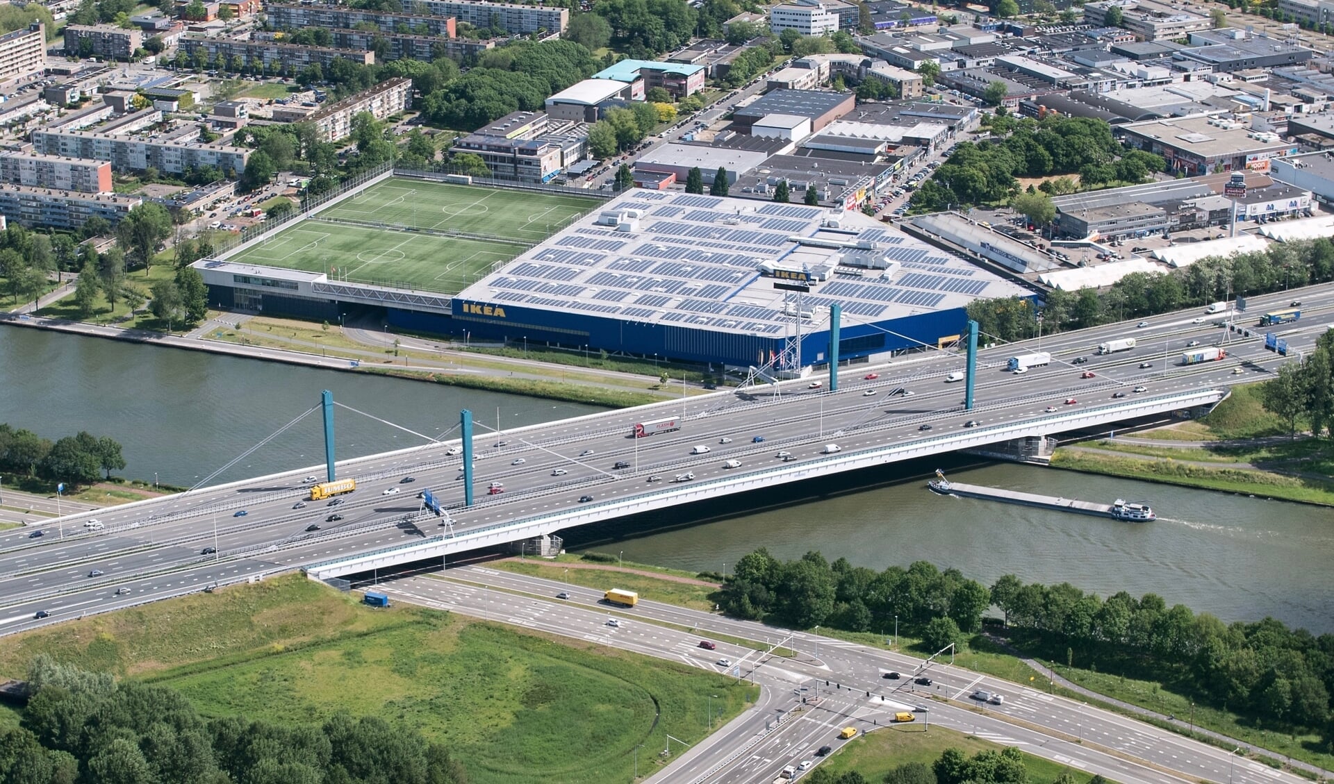 De A12 Galecopperbrug over het Amsterdam-Rijnkanaal.- 