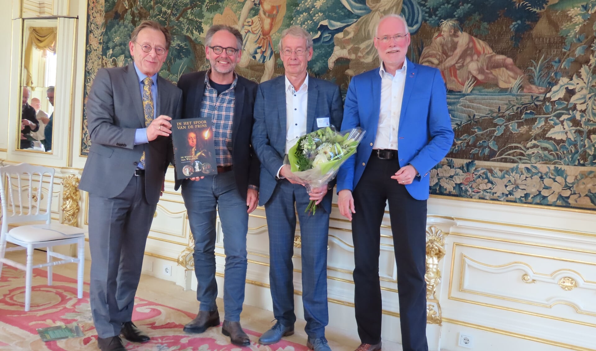 • Presentatie van het boek in Zeist, met burgemeester Koos Janssen, vormgever Nieck Engelhard en de auteurs Bernt Feis en Jan van Es.