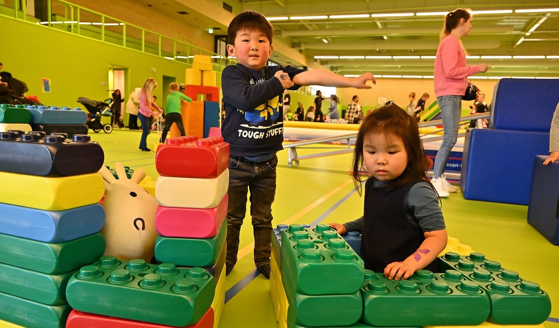 • In de voorjaarsvakantie konden kinderen zich uitleven met allerlei activiteiten in sportcomplex Aquapelle.