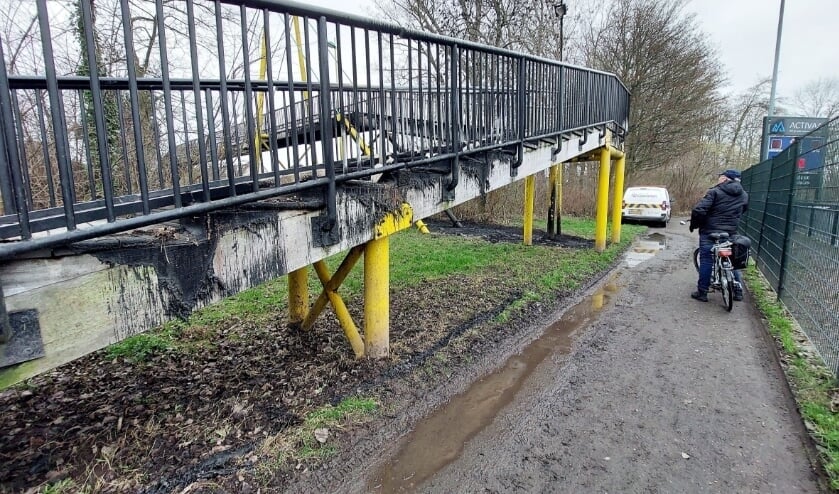 De beschadigde brug.