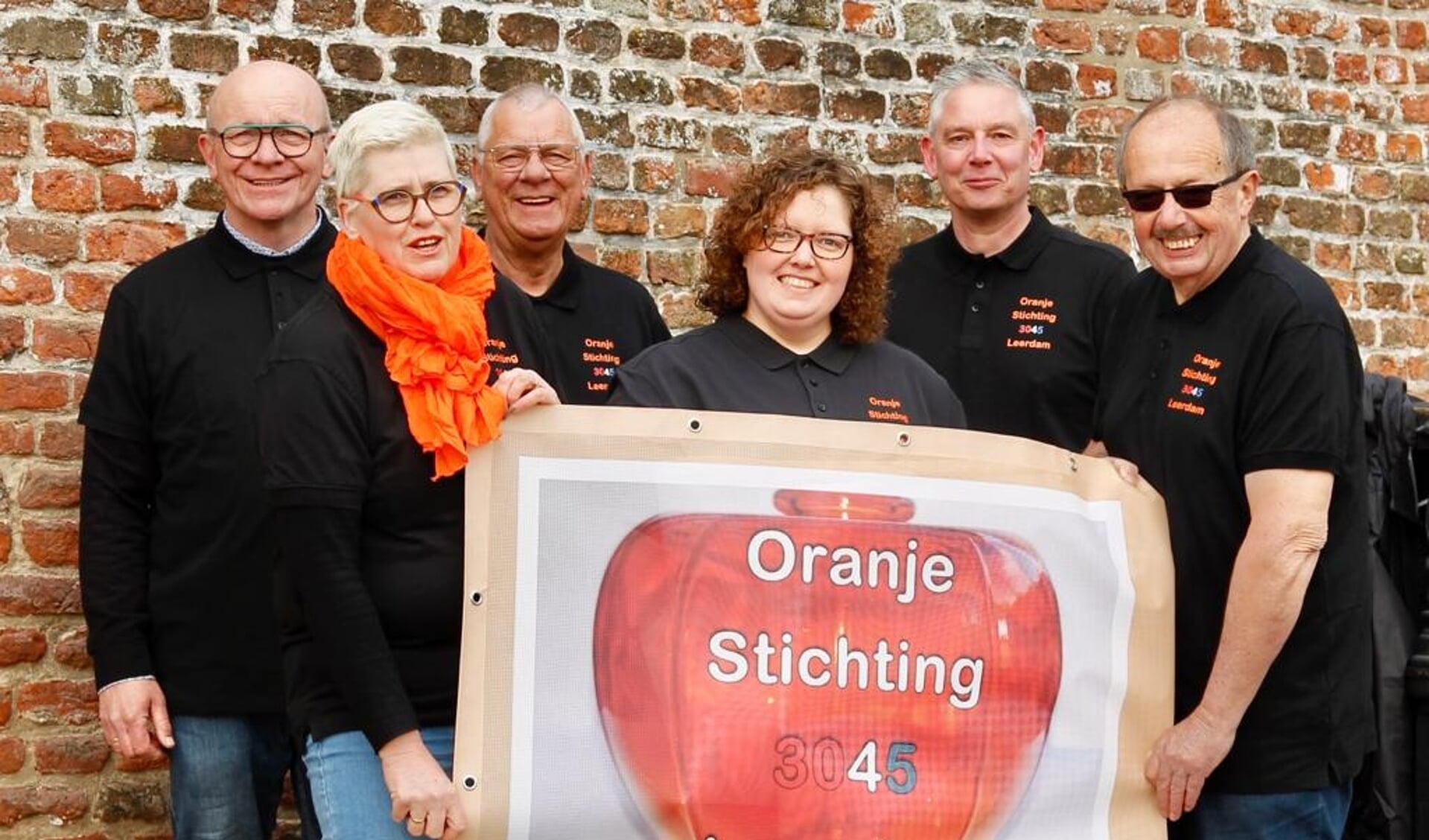 • Oranje Stichting 3045 Leerdam. 