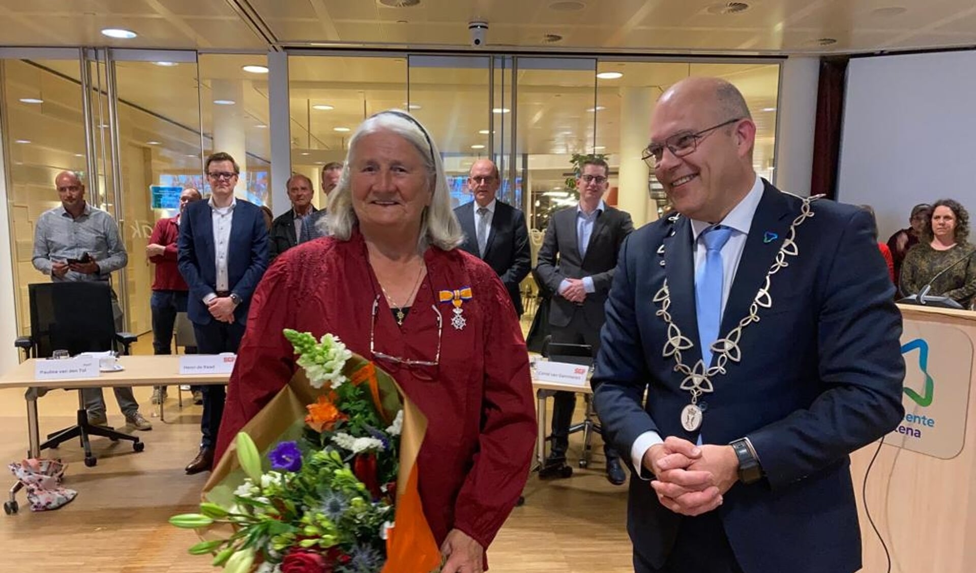 • Pauline van den Tol ontving een Koninklijke Onderscheiding als waardering voor haar jarenlange inzet. 