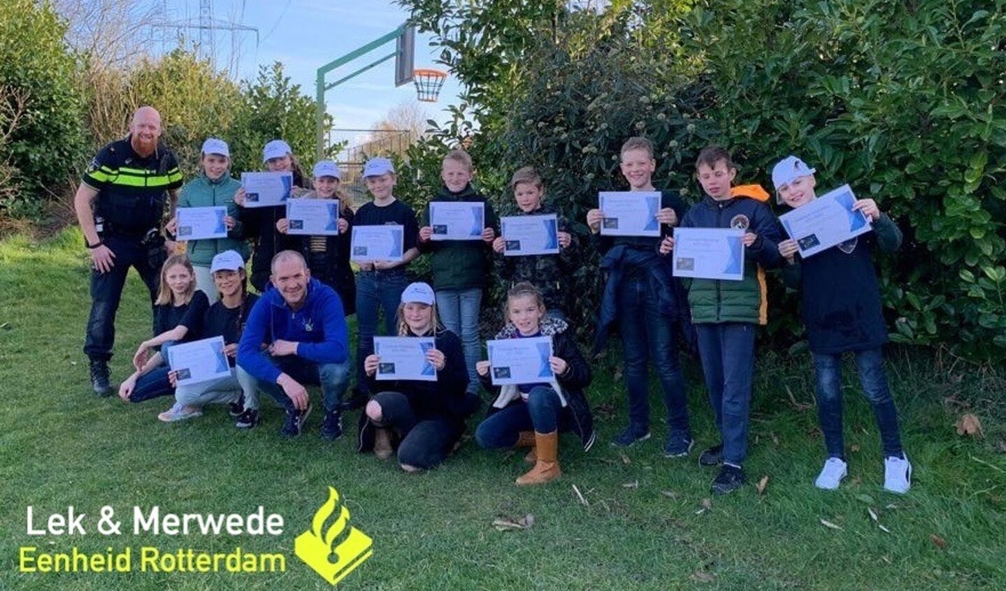 • De kinderen die meegedaan hebben met hun oorkonde.