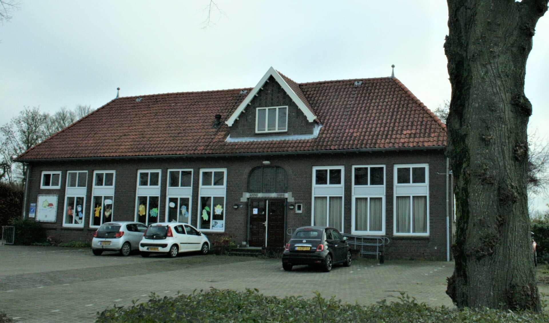 Openbare basisschool De Meent in Ommeren sluit na 100 jaar de deuren definitief.