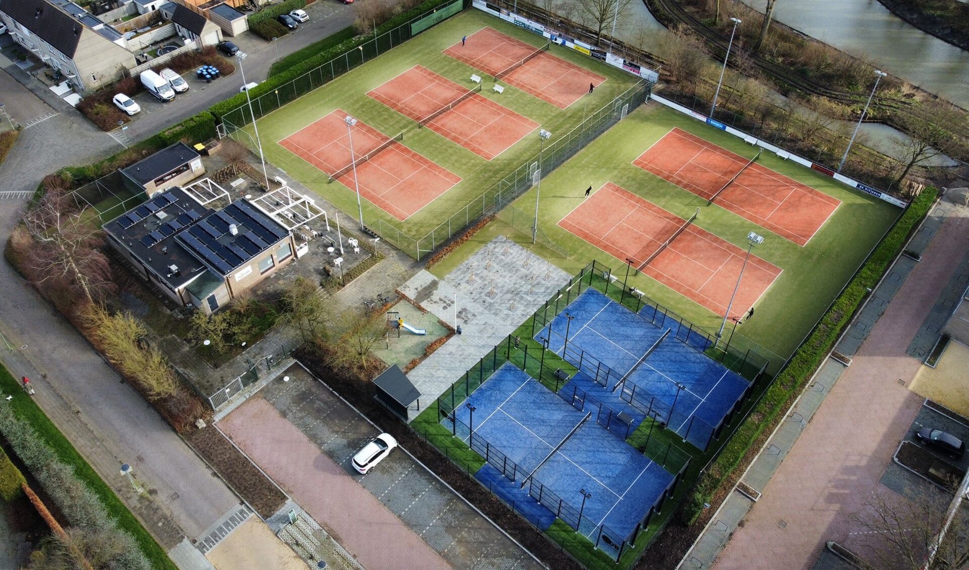 • Tennis- en padelvereniging TIOS uit Sleeuwijk.