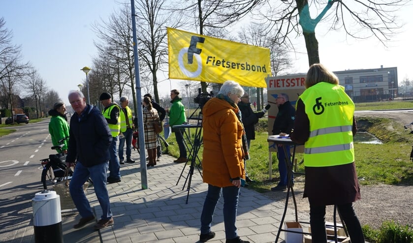 • De Fietsersbond voert actie voor een Fietsstraat.
