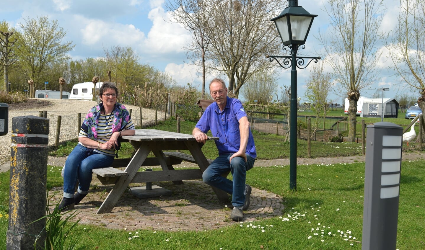 • Mattie en Bas Verspuij op hun camping in Noordeloos.