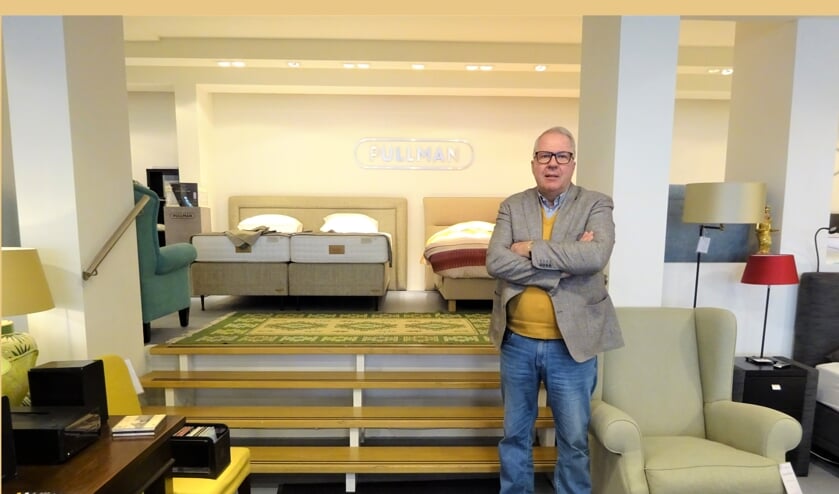 <p>• Pieter Buys in zijn zaak aan de Brederodelaan 3.</p>