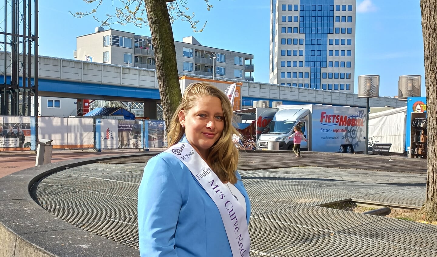 • Roxana Kroon, finaliste van de Miss Curve Nederland verkiezing.