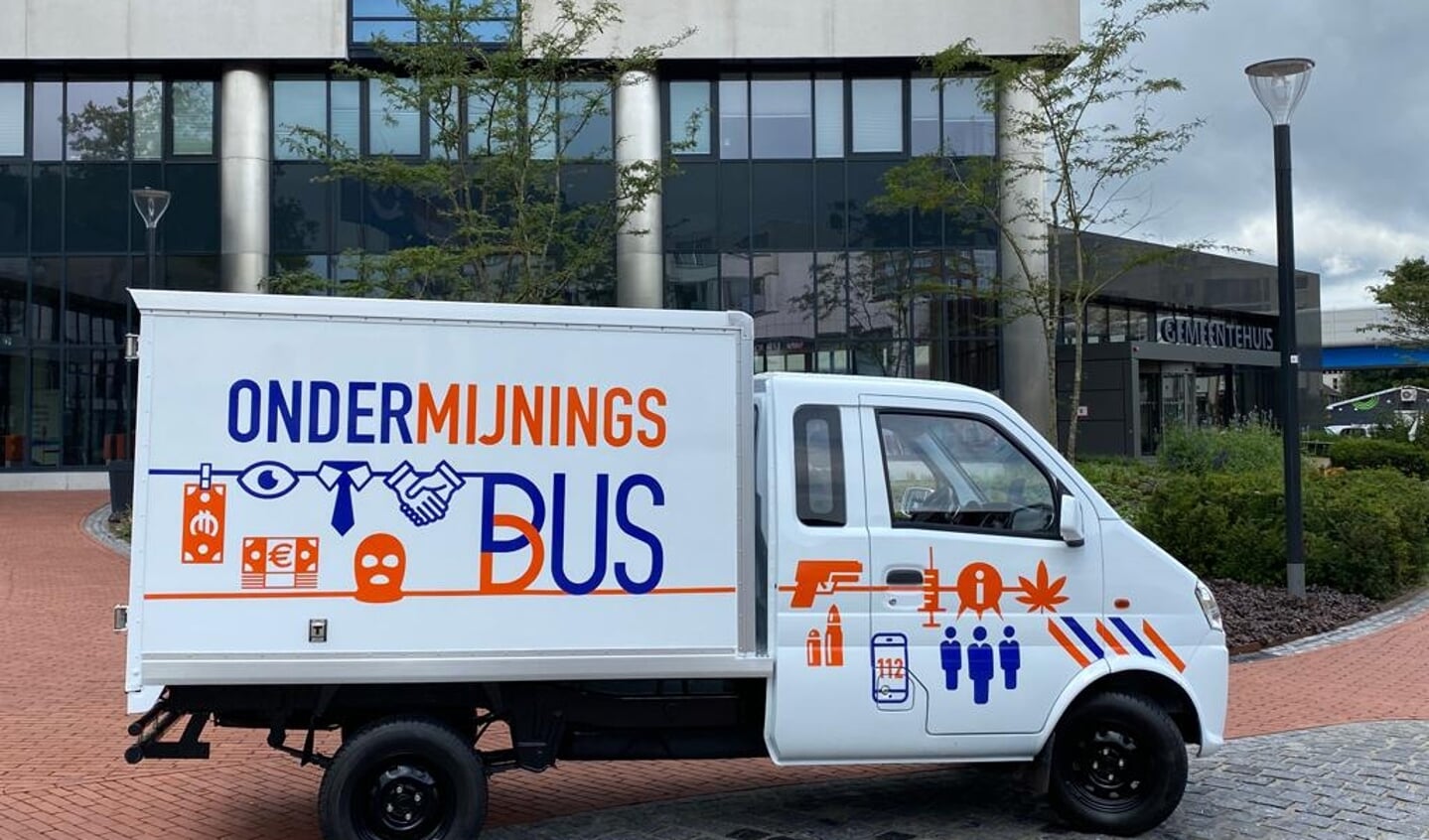 • De 'ondermijningsbus'.