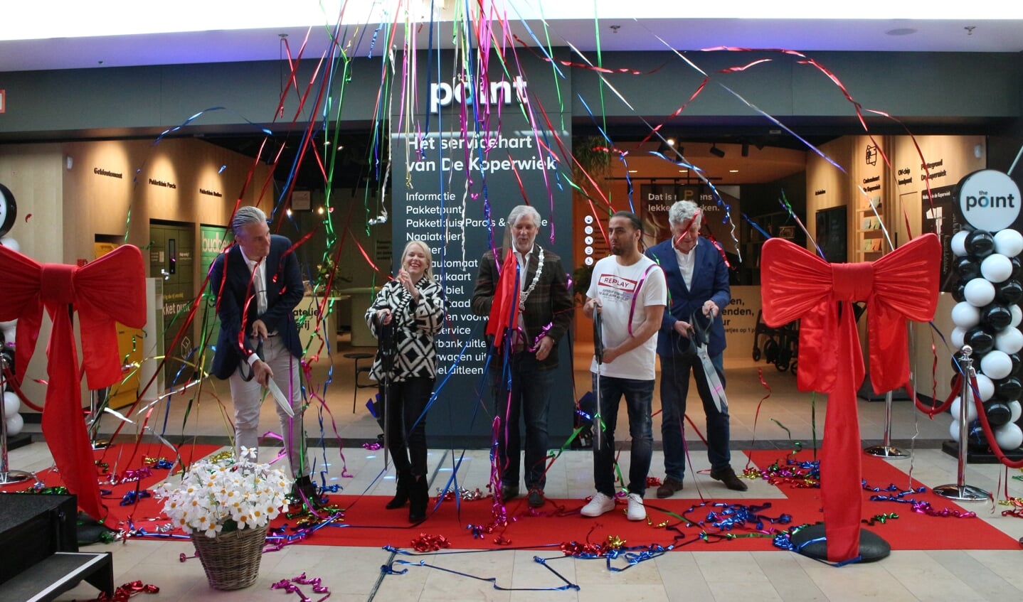 • Opening van The Point.