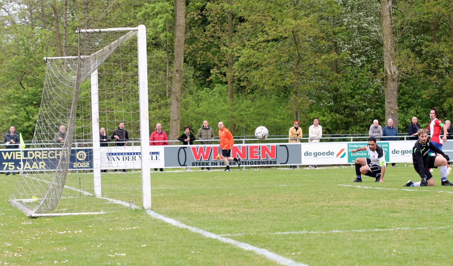 • Wieldrecht - Roda Boys (0-3).
