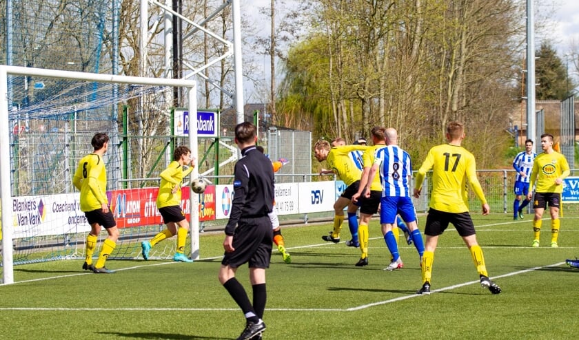 • Almkerk - Woudenberg (2-0).