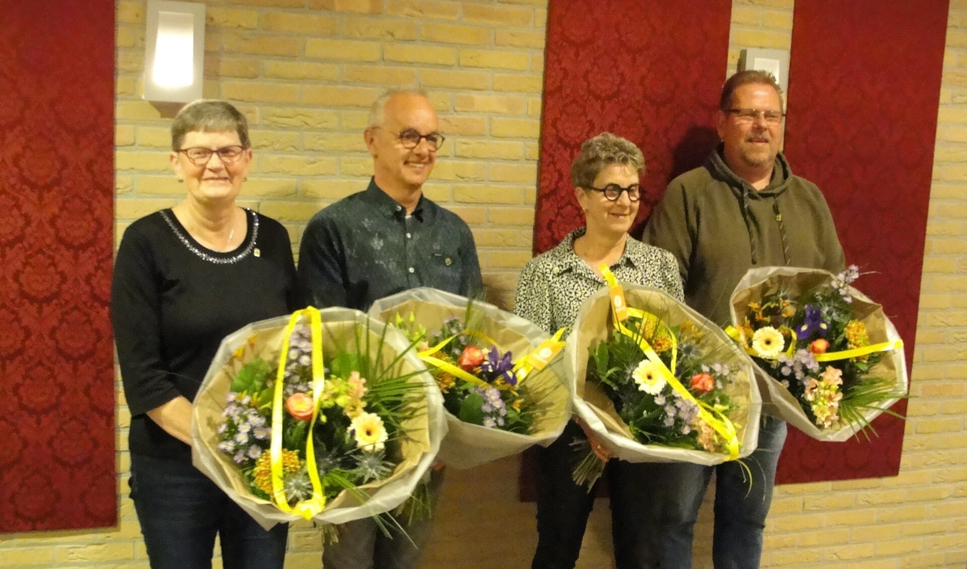 • Conny Molenaar (bestuurslid 20 jaar) , Arie-Evert Versluis (ex-bestuurslid en veel posten op evenementen) , Nel Versluis (jeugd EHBO op school) en Henri den Hartog (lotus).