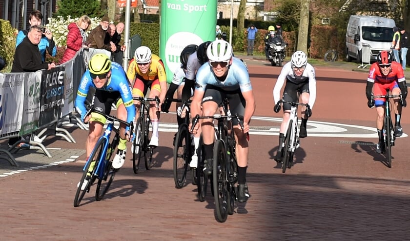 <p>• Peter Skov Lauritzen sprint naar de zege in Lexmond.</p>