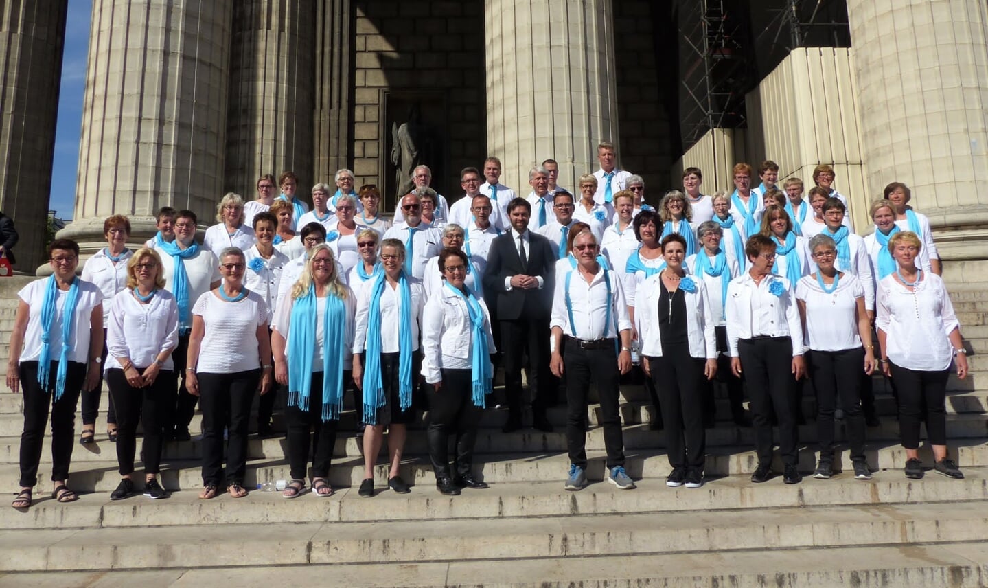 • Het koor Sound of Joy tijdens hun bezoek aan Parijs in 2018.