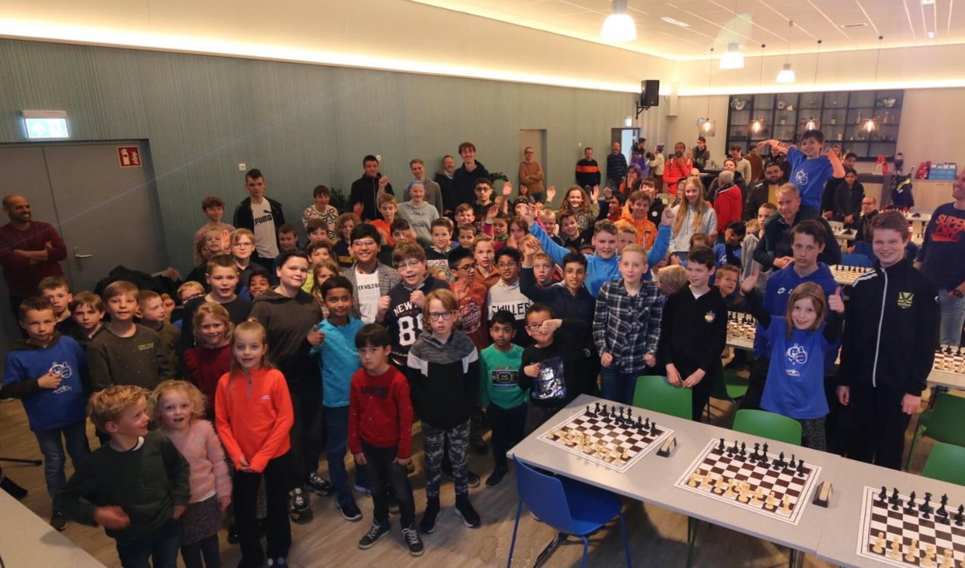• De deelnemers aan het schaaktoernooi in Meerkerk. 