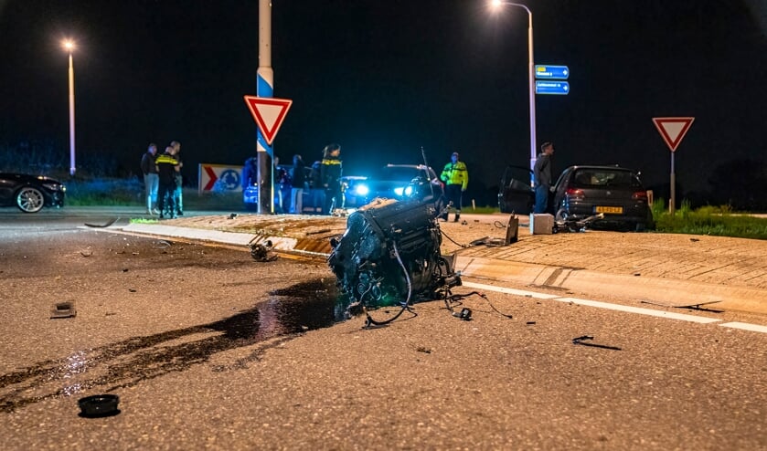 <p>• Het motorblok eindigde zo'n twintig meter verderop.</p>