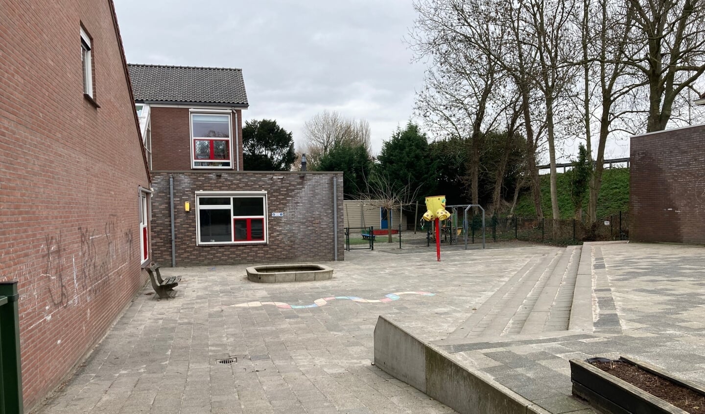 • Het huidige plein van Brede School Lingewaard in Arkel.