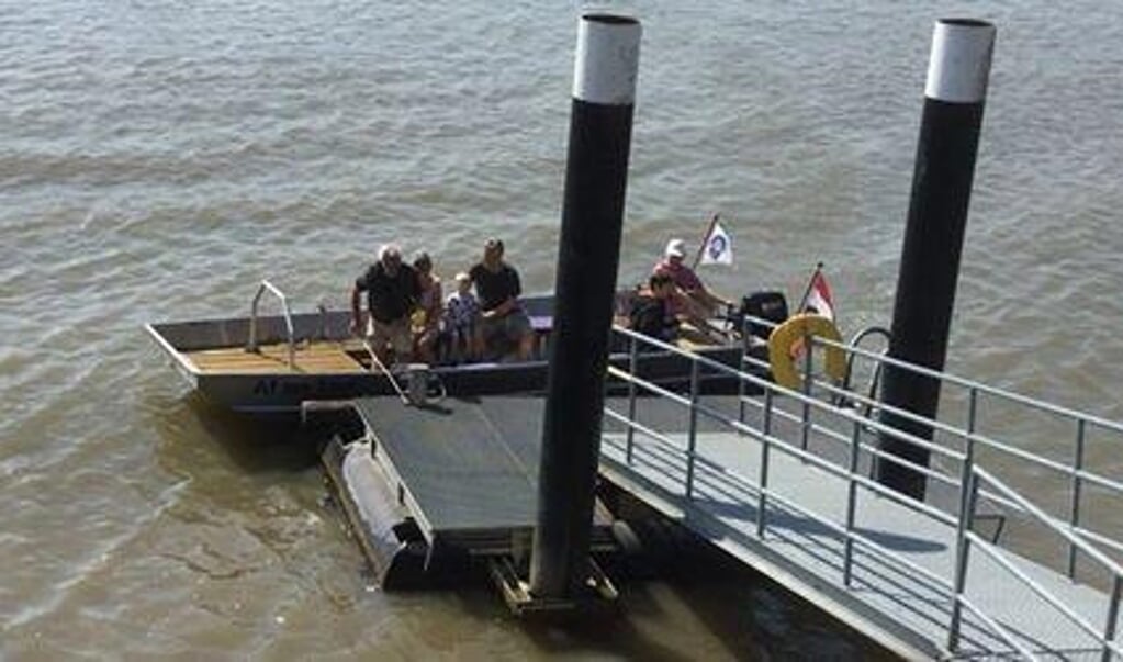 Voetveer tussen GrootAmmers en Ammerstol gaat weer in de vaart Al het nieuws uit Alblasserwaard Voetveer tussen GrootAmmers en Ammerstol gaat weer in de vaart Al het nieuws uit Alblasserwaard