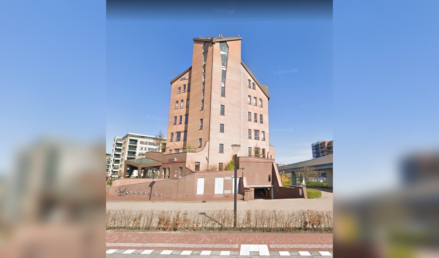 • Het bekende ING gebouw aan de Kerklaan.