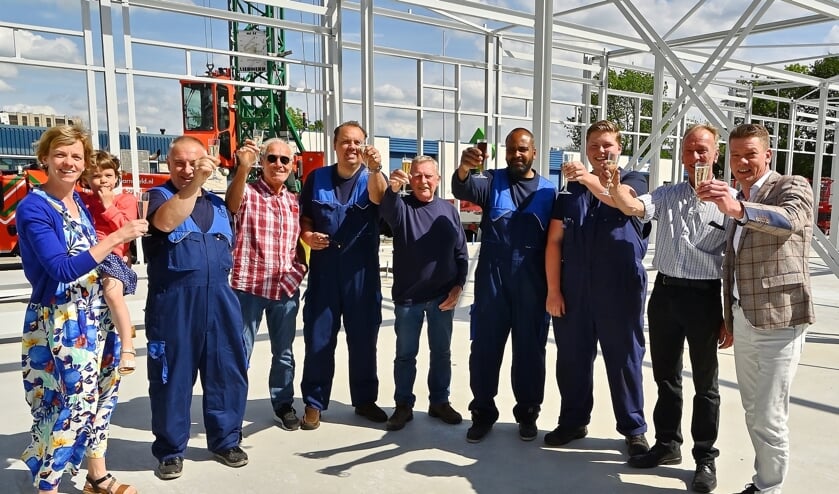 • Het hoogste punt van de bouw wordt gevierd.