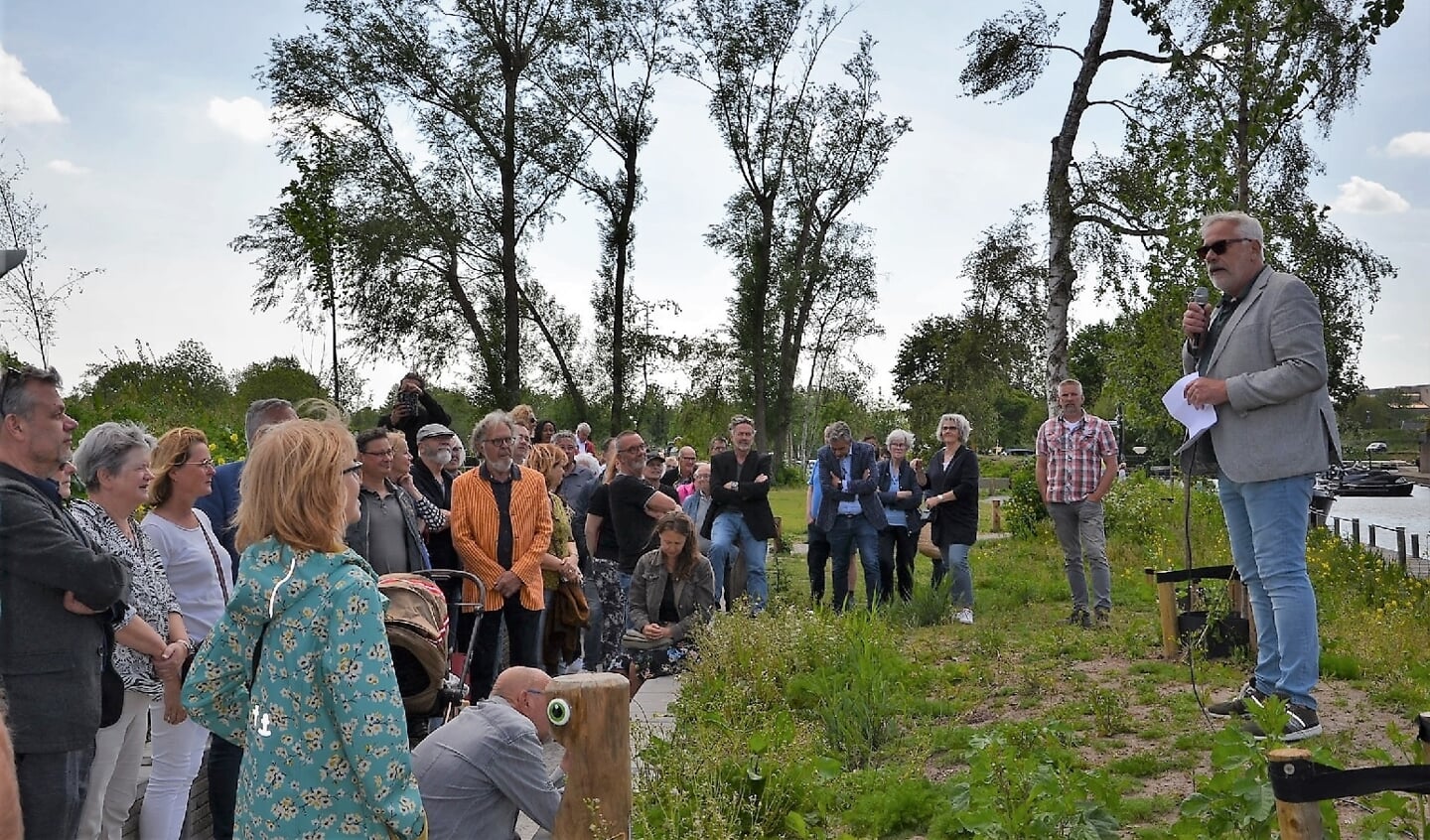 • Oud-wethouder Cees taal bij de opening van het Stadspark.