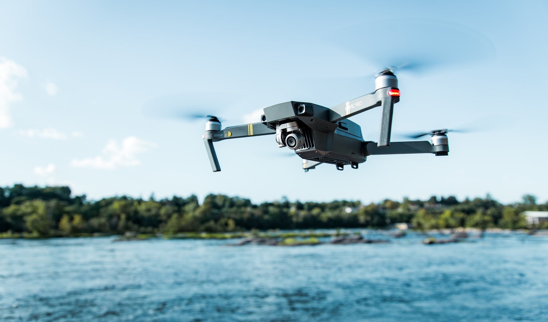Vliegen met een drone? Houd rekening met regels! | Al het nieuws uit Alblasserwaard