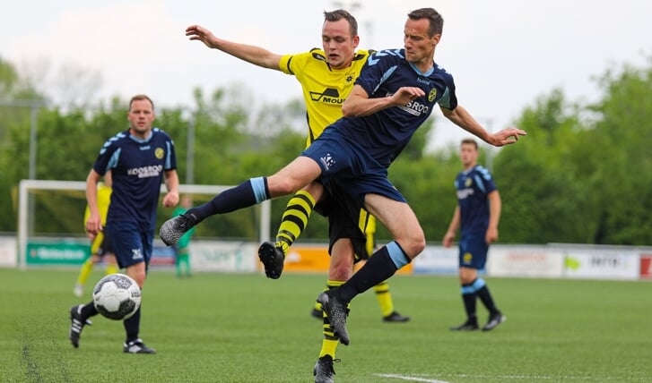 • FC Perkouw in de reguliere competitie in actie tegen Groot-Ammers.