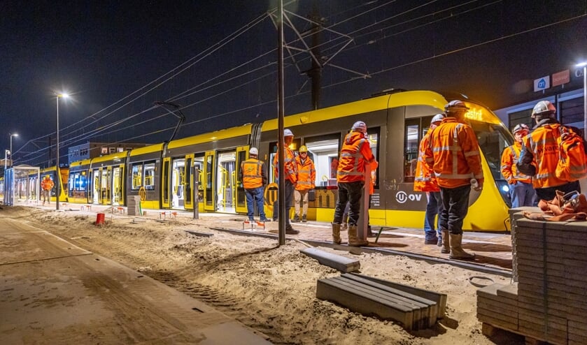 <p>Tram bij de nieuwe halte in het centrum van Nieuwegein.</p>