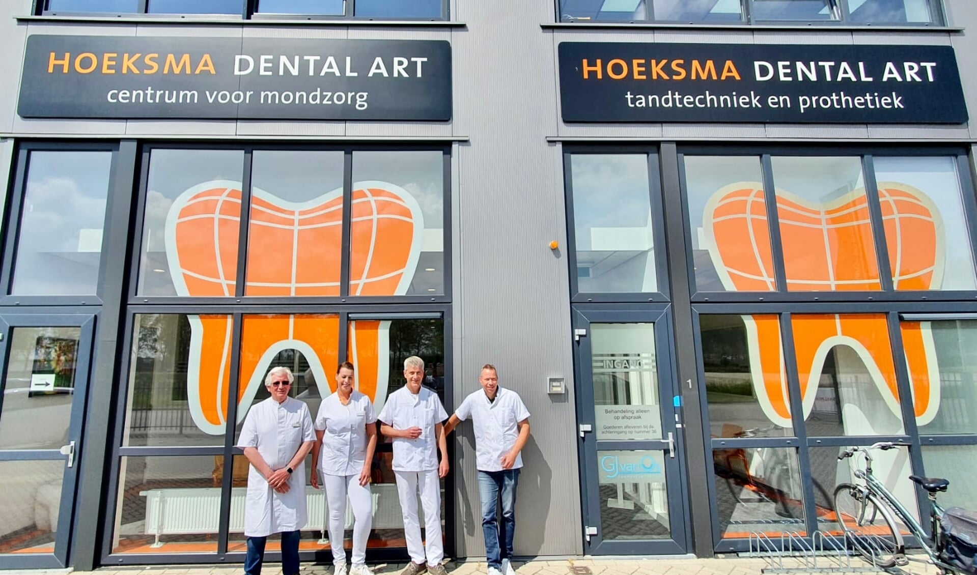 • Het team van Hoeksma Dental Art.