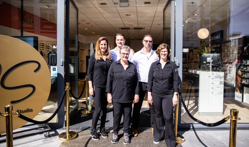 <p>• Hetzelfde vertrouwde winkelteam staat klaar voor de klant van Pearle Studio Papendrecht.</p>