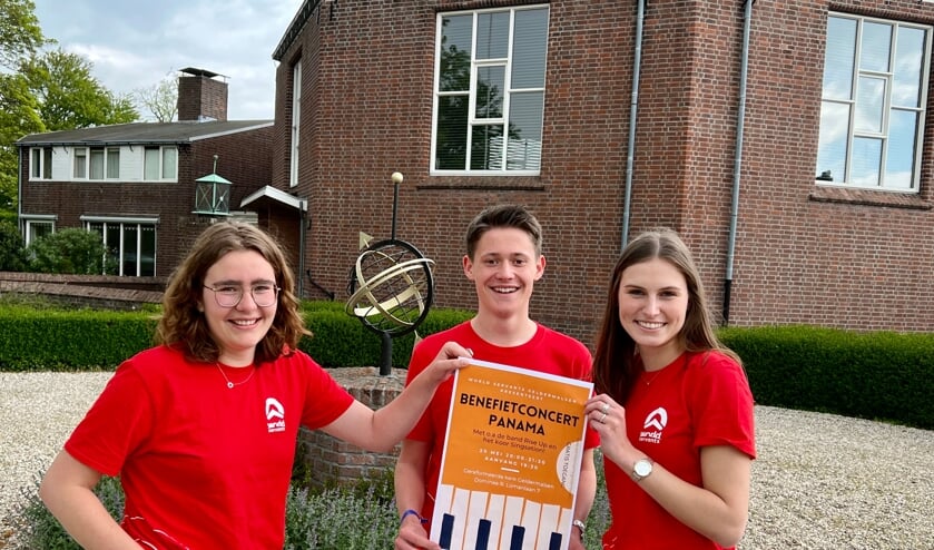 Merel (l), Valentijn en Inge, drie van de groep aspirant bouwvakkers, nodigen u uit voor het concert.