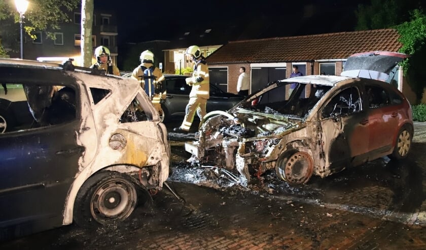 • De auto's zijn total loss.