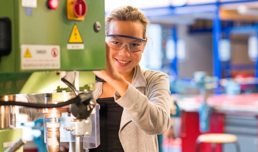 <p>• Jongeren kunnen meedoen aan allerlei workshops. </p>