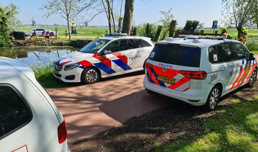 <p>• Politiewagens vrijdag in de buurt van de zorgboerderij.</p>